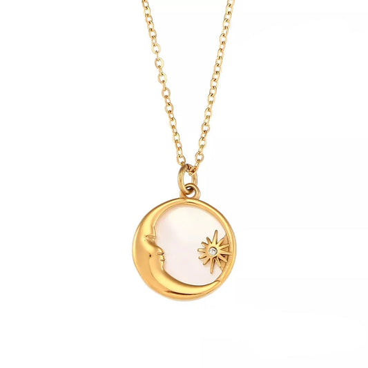 Moon et Star Mother of Pearl Necklace