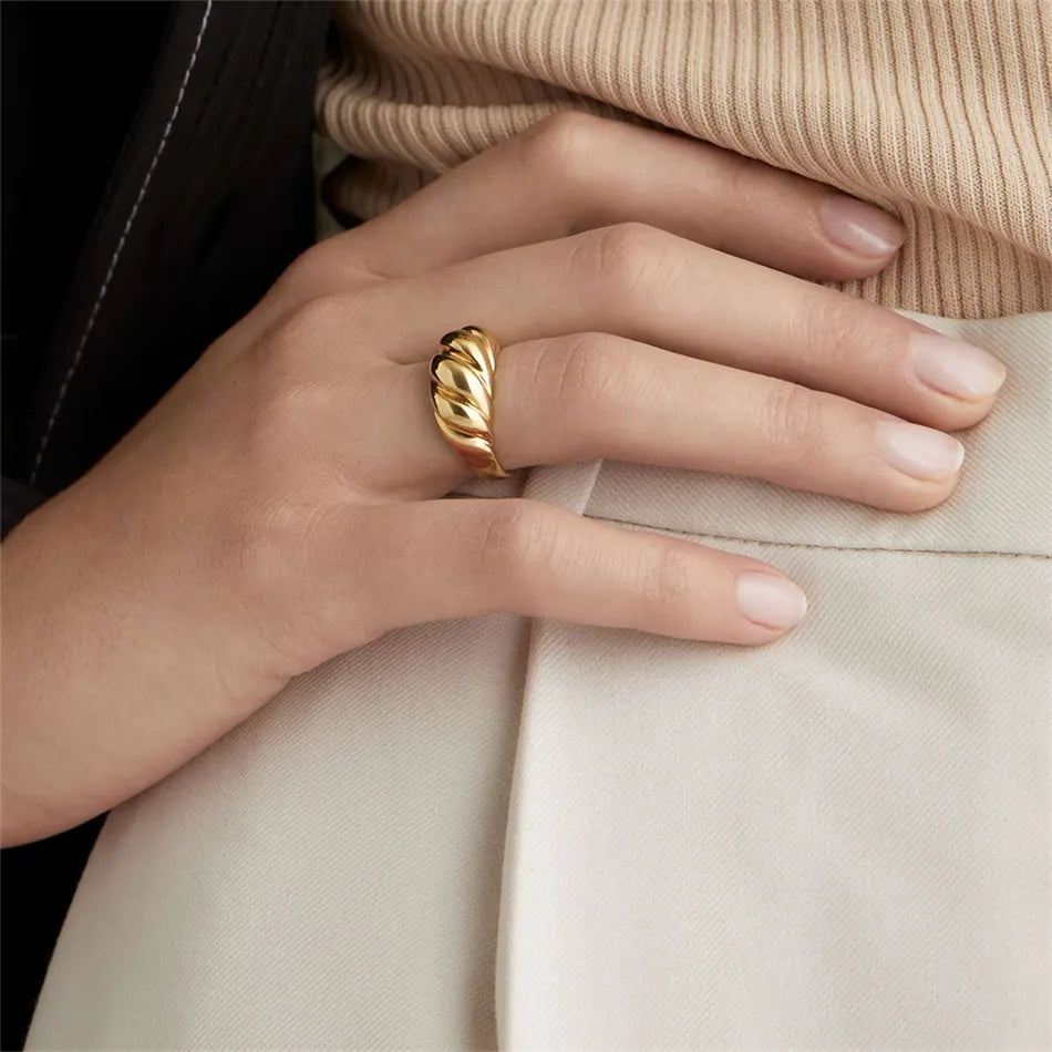 Annisa Croissant Ring