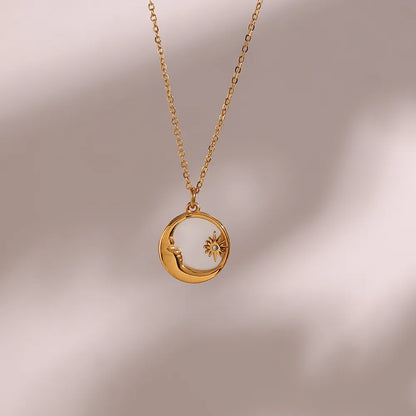 Moon et Star Mother of Pearl Necklace